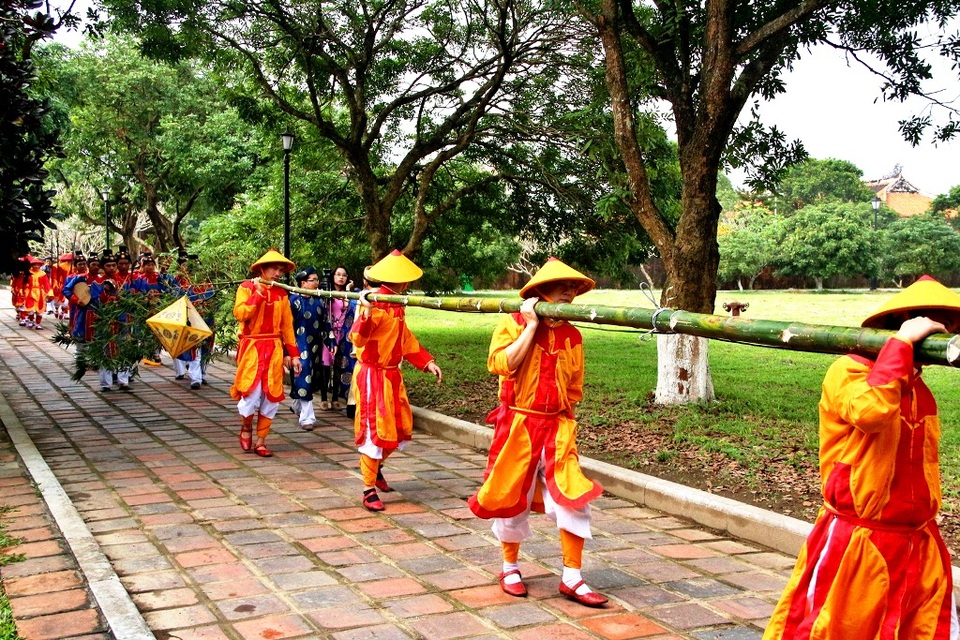 Đón tết cùng lễ dựng nêu tại Hoàng cung Huế - 9 Đoàn lính rước nêu trong điệu nhạc cung đình rộn rã