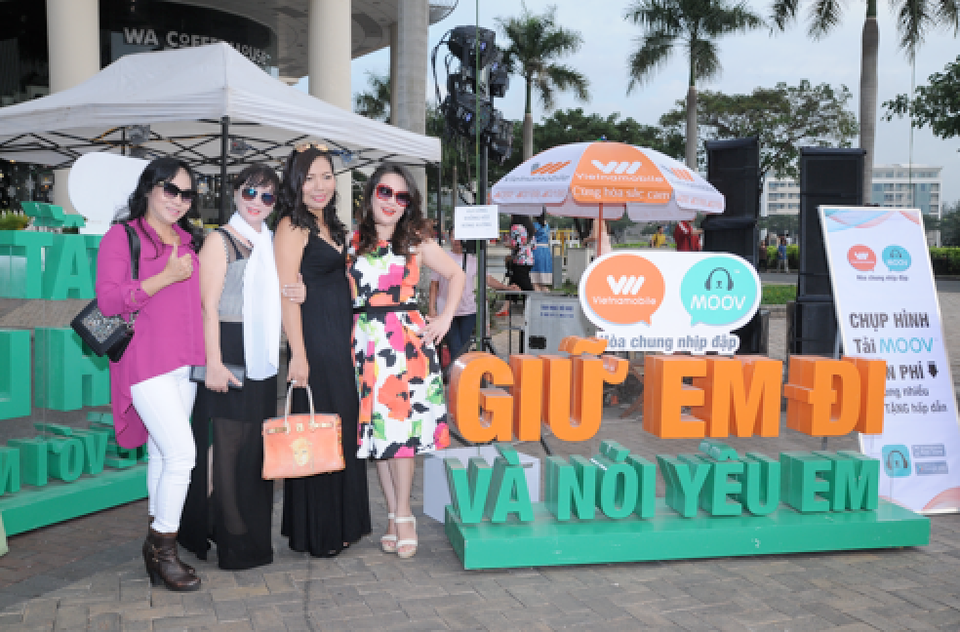 Gil Lê truyền cảm hứng nghe nhạc có ý thức cho giới trẻ chào 2017 - 4 Gil Lê truyền cảm hứng nghe nhạc có ý thức cho giới trẻ chào 2017 - 4