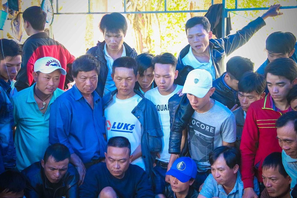 Đầu xuân xem những "chiến binh" gà quần thảo đấu trường - 3 Trò chọi gà thu hút nhiều cánh đàn ông