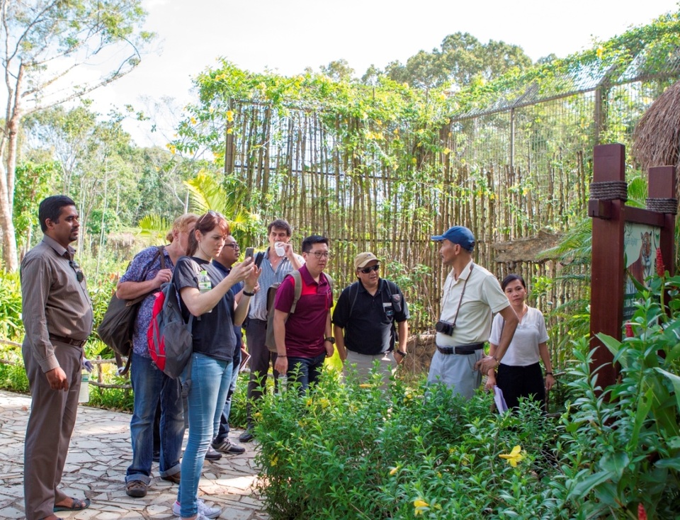 Vinpearl Safari tích cực xây dựng quy chuẩn đánh giá phúc lợi động vật - 2 Đoàn chuyên gia SEAZA, Wild Welfare và ZAA khảo sát thực tế tại chuồng hổ của Vinpearl Safari