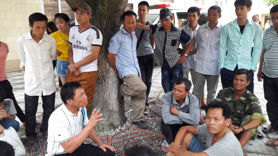 Bệnh nhân tử vong bất thường, người nhà vây bệnh viện - 3 Người thân anh Hiếu kể lại diễn biến sự việc.