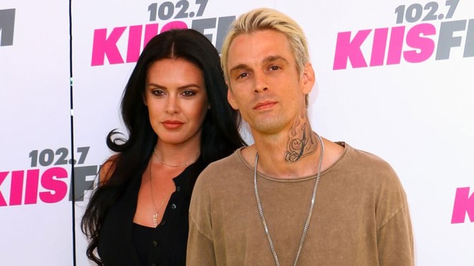Aaron Carter chia tay bạn gái - 2
Chỉ cách đây ít lâu, nam ca sỹ 30 tuổi còn chia sẻ anh mong cưới Madison Parker làm vợ