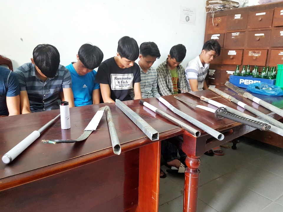 Hai nhóm thanh niên đánh nhau gây náo loạn TP Tam Kỳ - 2 Hung khí của nhóm đối tượng đánh nhau