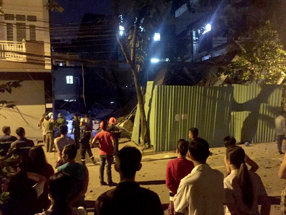 Lực lượng chức năng có mặt tại hiện trường giải quyết vụ việc.