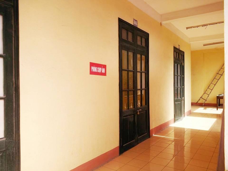 Giám đốc Sở Y tế nói gì vụ “chụp ảnh thu tiền” trong Trung tâm y tế thành phố? - 2 Phòng làm việc của Trung tâm Y tế thành phố Ninh Bình nhưng bên trong lại kinh doanh dịch vụ chụp ảnh thu tiền. Đơn vị này được ưu ái hoàn toàn miễn phí khi sử dụng cơ sở nhà nước.