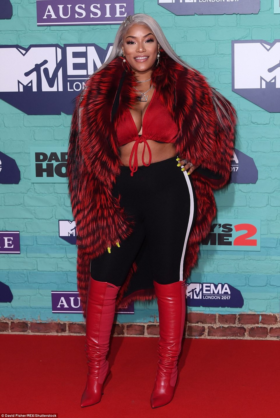 Tình cũ Justin Bieber khoe chân dài nõn nà - 17
Stefflon Don