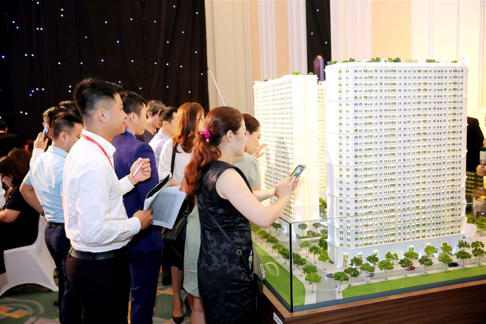 Vimefulland tổ chức Lễ tri ân khách hàng dự án The Emerald và The Eden Rose - 2
Đông đảo khách hàng tới tìm hiểu dự án The Emerald