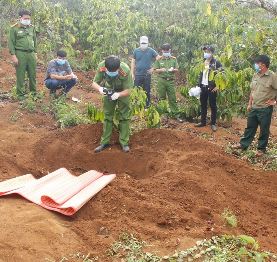 Cơ quan công an đang khám nghiệm hiện trường