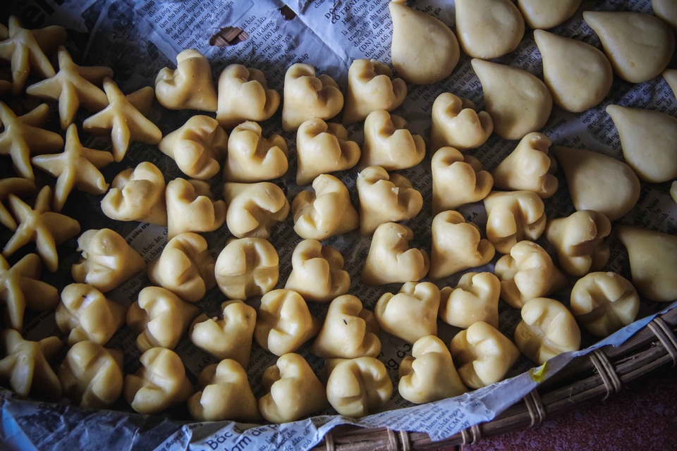 Độc đáo “bánh trái cây” xứ Huế - 5 Những tạo hình được người làm bánh sáng tạo để trông giống các loại quả đào, lựu, khế, xoài,…