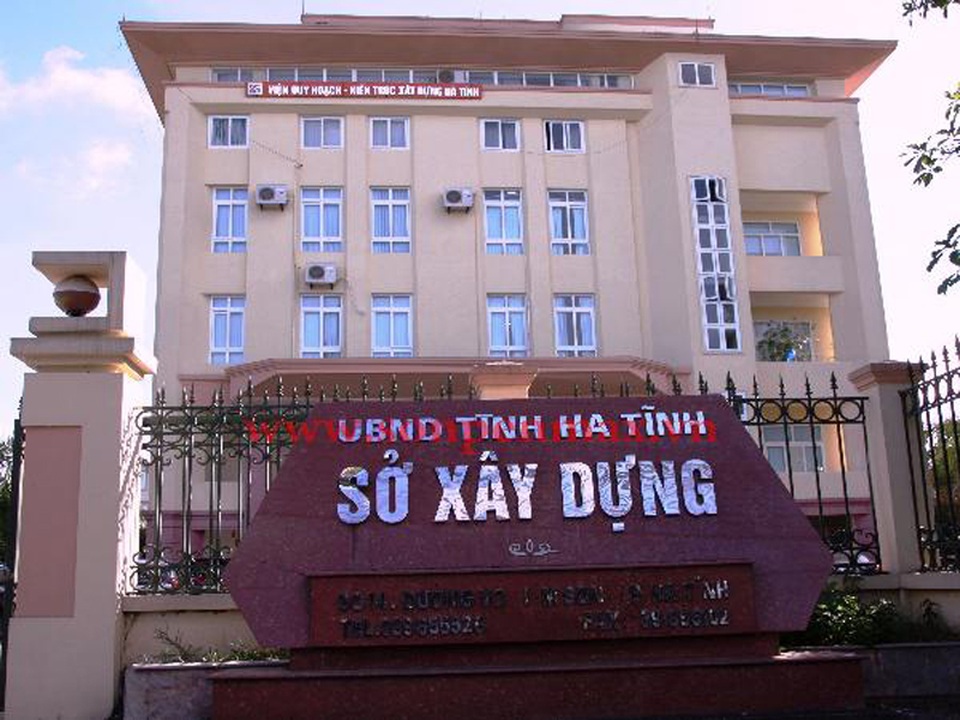 Lãnh đạo nhiều hơn nhân viên để... tiện làm việc (?) - 1 Trụ sở Sở Xây dựng Hà Tĩnh