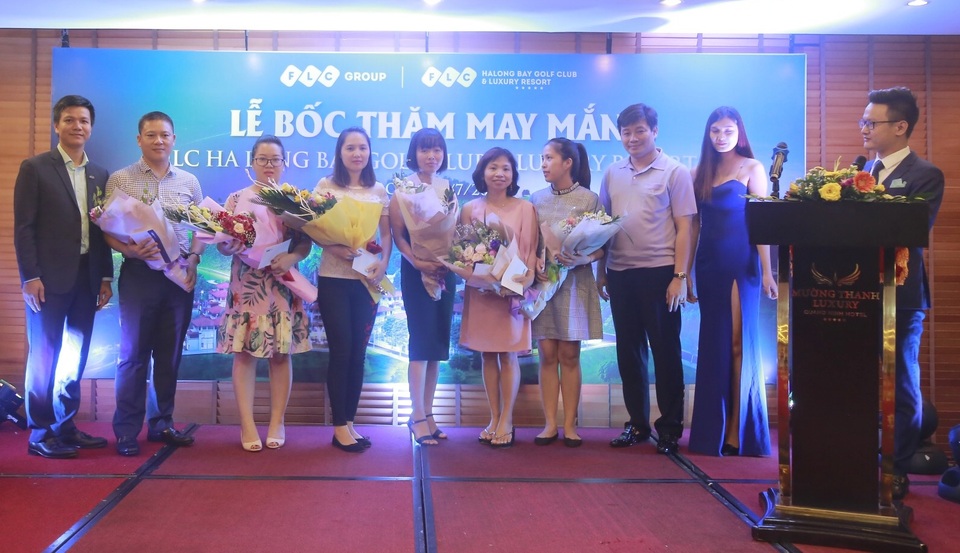 Bất ngờ khách hàng trúng thưởng hai siêu xe khi mua Villa FLC Hạ Long - 3 Bất ngờ khách hàng trúng thưởng hai siêu xe khi mua Villa FLC Hạ Long - 3