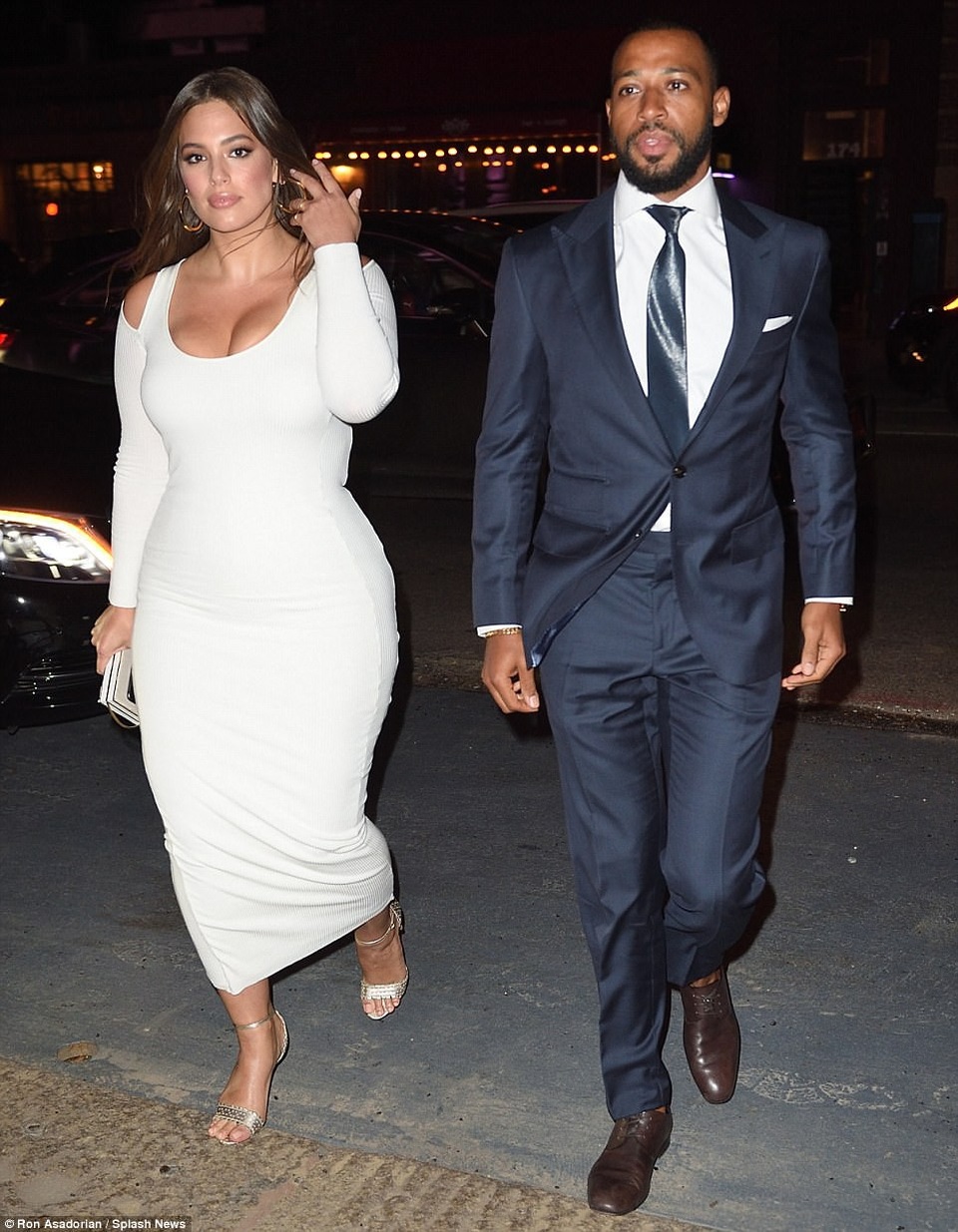 Ashley Graham khoe dáng nảy nở - 3
Đôi vợ chồng hạnh phúc này kết hôn đã 7 năm