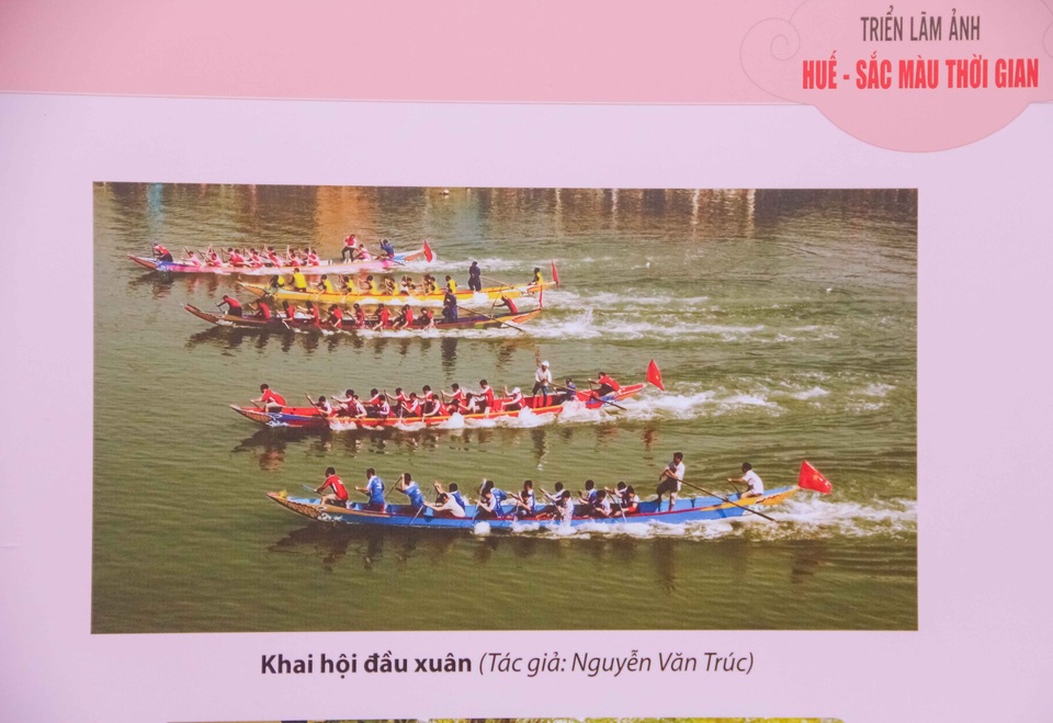 Khám phá Tết Huế xưa và nay - 4 Đua thuyền trên sông Hương xưa và nay là một trong những lễ hội chào đón năm mới