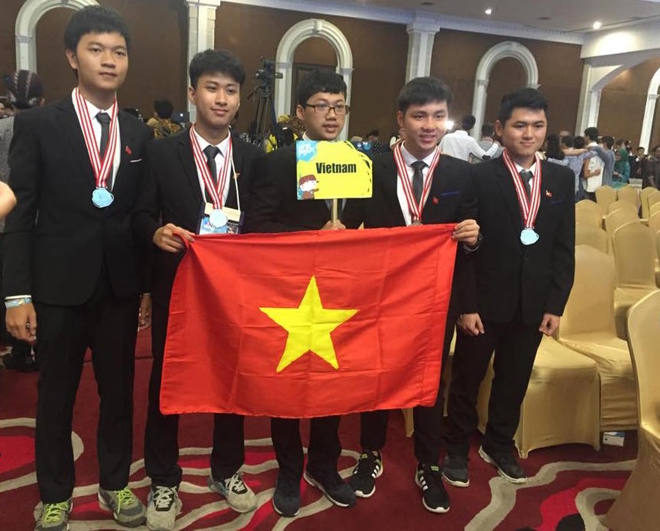 5 gương mặt rạng danh bảng vàng xứ Nghệ - 7 Các em học sinh Việt Nam đạt giải lớn tại kỳ thi Olympic Toán quốc tế diễn ra tại Brazil vừa qua.