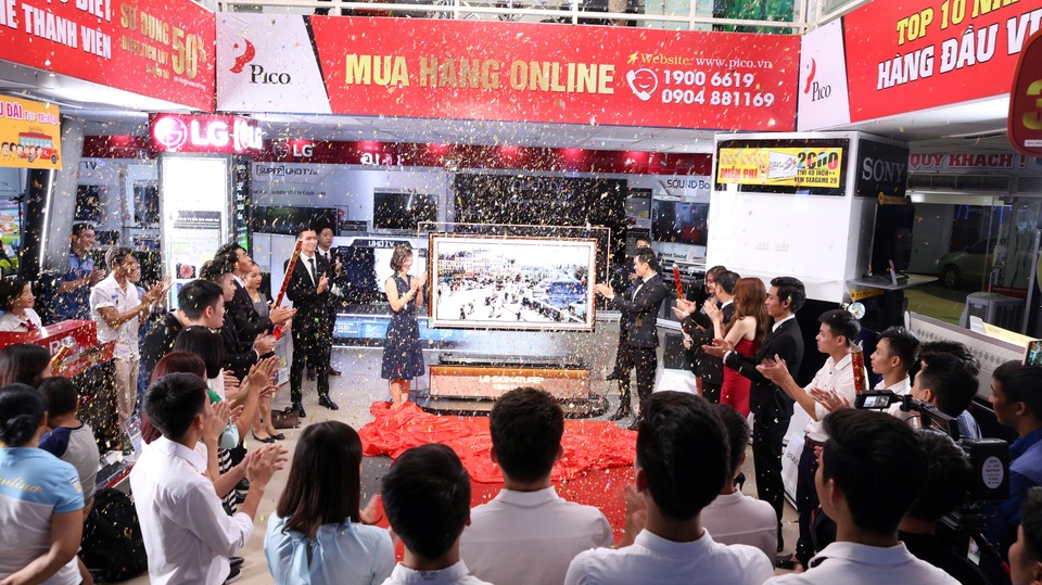 Phan Hải “Người phán xử” bất ngờ xuất hiện cùng dàn vệ sĩ khủng - 4 Tất cả cùng vỡ òa khi “siêu phẩm” được lộ diện