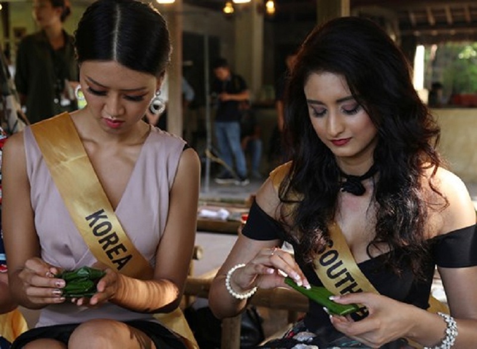 Người đẹp Miss Grand International 2017 trổ tài làm nón lá, bánh lọc - 4 Những người đẹp của cuộc thi Hoa hậu hòa bình thế giới 2017 trổ tài làm bánh lọc lá