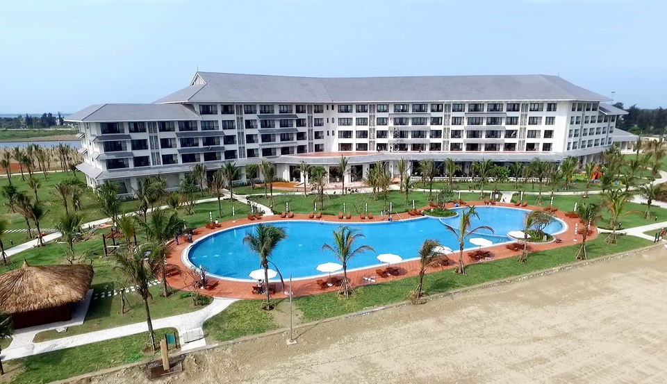 Vingroup lập kỷ lục khai trương 15 cơ sở kinh doanh mới - 4
Vinpearl Cửa Hội Resort & Villas Cửa Hội sẽ góp phần phát triển du lịch tỉnh Nghệ An nói riêng và miền Trung nói chung.