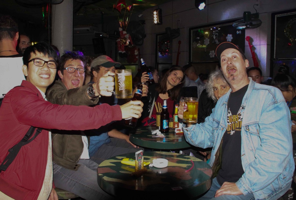 Cùng nhau nâng ly chúc mừng năm mới 2017 với nhiều niềm vui mới