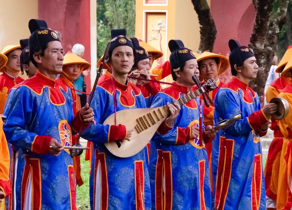 Đón tết cùng lễ dựng nêu tại Hoàng cung Huế - 6 Lễ dựng nêu có thêm phần sinh động, trang trọng nhờ đội kèn nhạc