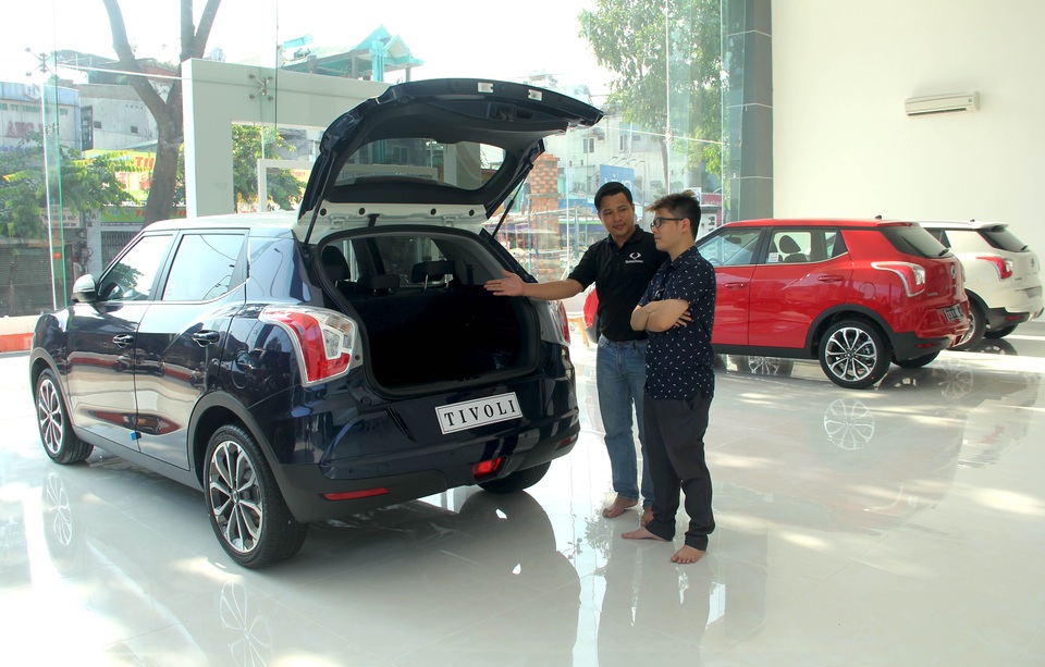 Dòng xe hơi Hàn Quốc giá rẻ tấn công thị trường TP HCM - 3 Đội ngũ nhân viên tư vấn chuyên nghiệp của Ssangyong Gò Vấp sẽ đáp ứng đầy đủ mọi thắc mắc của khách hàng