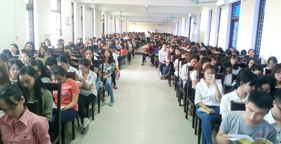 Hơn 1.300 việc làm cho sinh viên Đại học Ngoại ngữ Huế - 1
Hơn 1.000 bạn sinh viên năm cuối trường Đại học Ngoại ngữ Huế hào hứng tham gia Ngày hội viêc làm 2017