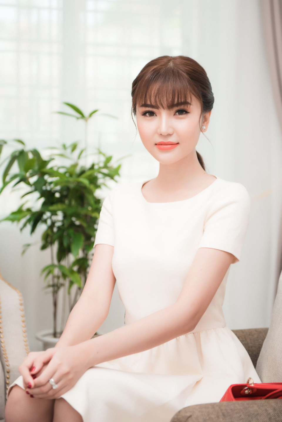 Dàn hoa hậu “rủ nhau” khoe sắc trong sự kiện khai trương Viện thẩm mỹ Adora - 6
Ngọc Duyên diện đầm trắng đơn giản tham gia sự kiện. Nhiều người trầm trồ trước vẻ đẹp tinh khôi của Nữ hoàng sắc đẹp Quốc tế 2016