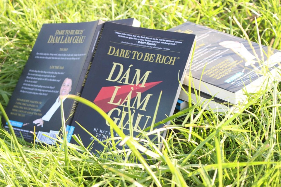 Màn ra mắt sách "trên trời" gây chú ý ở Huế - 5 Cuốn sách “Dám làm giàu”
