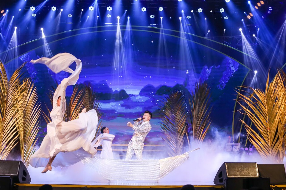 Dương Ngọc Thái thăng hoa trên sân khấu Hà Nội - 6 Dương Ngọc Thái thăng hoa trên sân khấu Hà Nội - 6