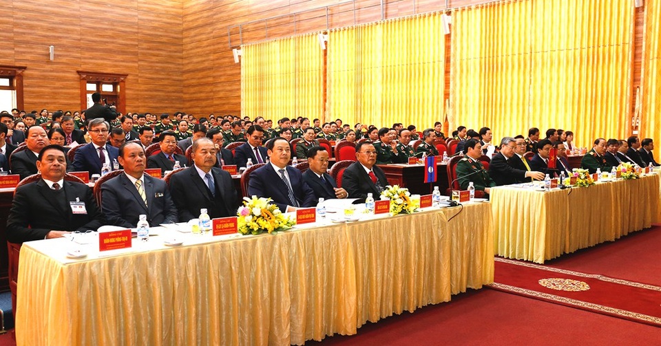 “Tình đoàn kết đặc biệt Lào - Việt Nam đã trở thành tài sản chung vô giá” - 8 Các đại biểu dự chuyến thăm Bộ Tư lệnh Quân khu 4 của Tổng Bí thư, Chủ tịch nước CHDCND Lào Bounnhang Vorachith.