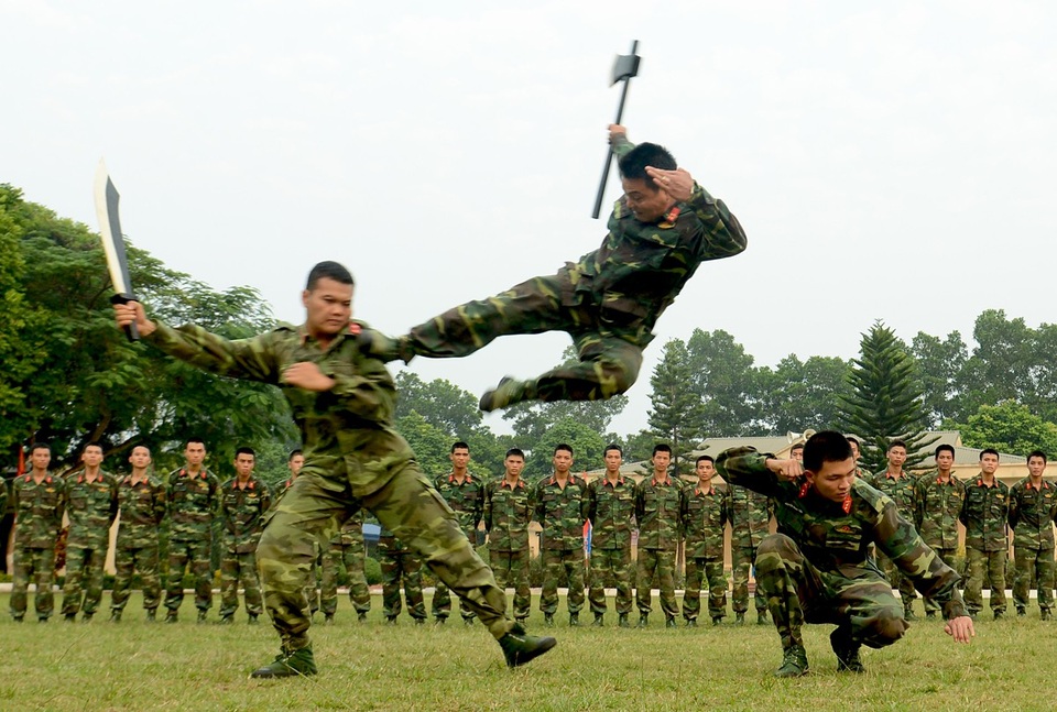 Bộ đội đặc công lấy họng "chọi" mũi giáo, dùng răng kéo ô tô - 14 Bộ đội đặc công lấy họng "chọi" mũi giáo, dùng răng kéo ô tô - 14