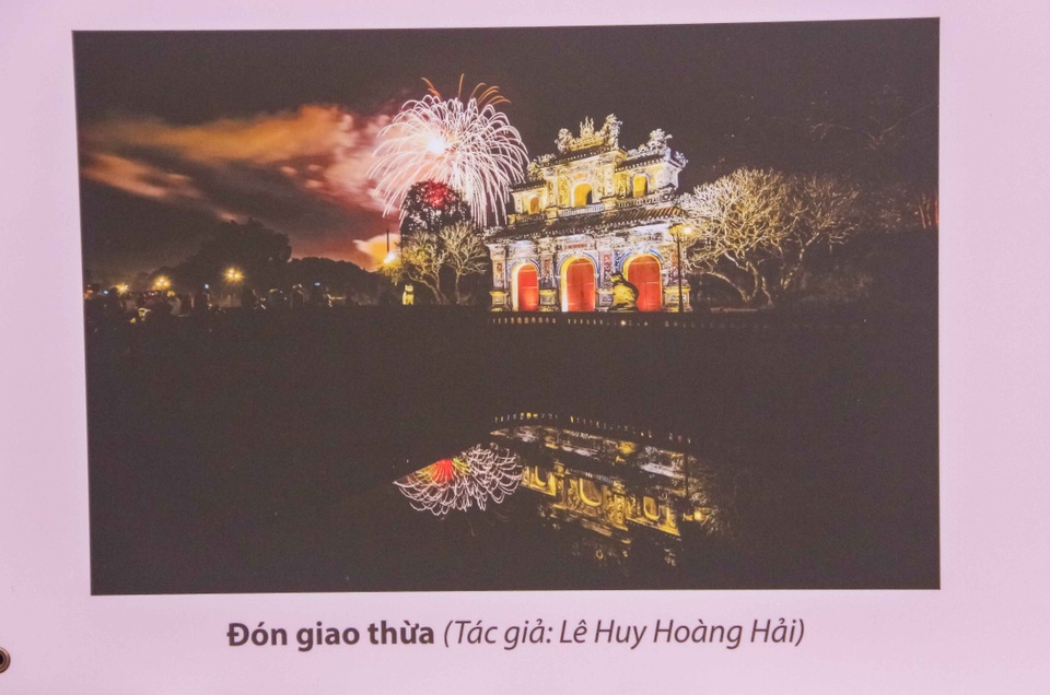 Khám phá Tết Huế xưa và nay - 8 Màn bắn pháo hoa trong tác phẩm Đón giao thừa của Lê Huy Hoàng Hải
