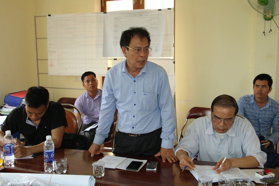 Vụ đập dâng chi chít đường nứt: “Vết nứt chưa nghiêm trọng” (!) - 2 Phó Cục trưởng Cục Quản lý xây dựng công trình Bộ NN& PTNT Dương Tiến Chung nhận định, các vết nứt không nghiêm trọng, nhưng cảnh báo chủ đầu tư, nhà thầu cần nghiêm ngặt theo dõi để phát hiện liệu thân đập có xuất hiện thêm các vết nứt mới hay không?