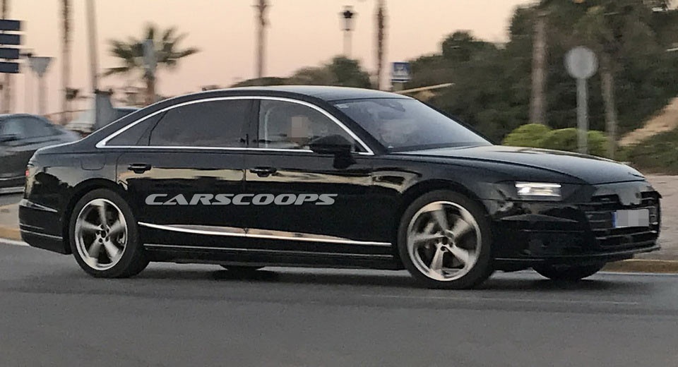 Audi A8 thế hệ mới chuẩn bị trình làng - 1 Xe chỉ còn dán nguỵ trang ở đèn pha, lưới tản nhiệt và đèn hậu