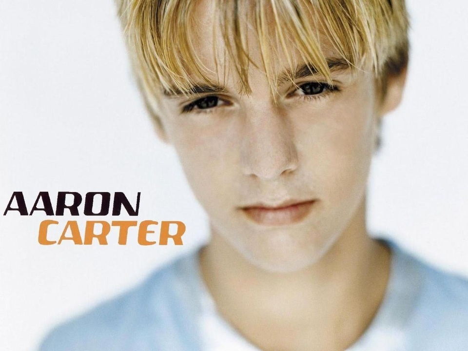 “Sao” nhí Aaron Carter bệ rạc đáng kinh ngạc ở tuổi 30 - 8
Hình ảnh ngọt ngào, đáng yêu của Aaron Carter giờ đã không còn. Sau khi Aaron Carter vướng rắc rối, Nick Carter đã lên tiếng trên trang cá nhân và khẳng định sẽ luôn ở bên hỗ trợ em trai mình.