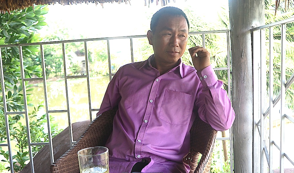 Cựu binh quê lúa làm giàu từ hai bàn tay trắng - 2 Chân dung cựu chiến binh Thái Viết Hùng bên khu sinh thái của mình.