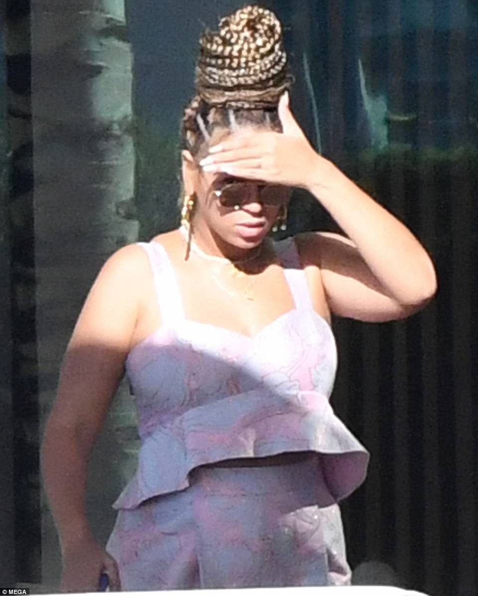 Beyonce lần đầu khoe 2 con sinh đôi - 8
Beyonce đã lấy lại dáng chuẩn sau 5 tháng sinh nở