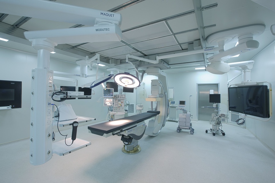 Ở Việt Nam, ung dung khám bệnh chuẩn quốc tế - 10
Hệ thống trang thiết bị hiện đại và đồng bộ nhằm đáp ứng yêu cầu tối đa về hiệu quả điều trị và tính an toàn cho người bệnh.