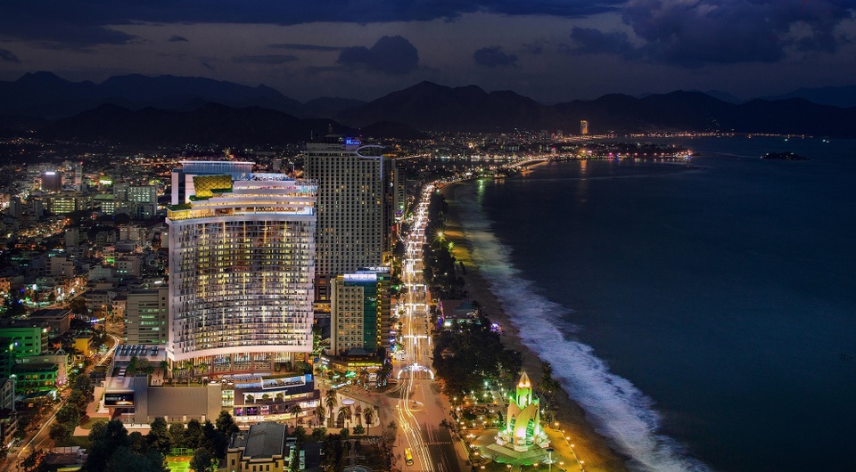 Khám phá biểu tượng mới của phố biển Nha Trang – A&B Central Square - 1
A&B Central Square - biểu tượng thịnh vượng của thành phố biển Nha Trang - 44Trần Phú, Nha Trang,Tỉnh Khánh Hòa.website: www.abnhatrang.vn