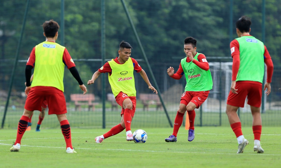 
Mạc Hồng Quân (phải) sẽ cạnh tranh vất vả cho suất tiền đạo - Ảnh: Gia Hưng
