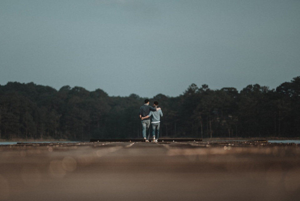 Adrian Anh Tuấn và Sơn Đoàn xem Đà Lạt như nhà, đi rồi lại về nhưng chưa bao giờ chán vì luôn bình yên, đẹp lung linh như tranh vẽ. Qua những thước phim nhẹ nhàng, lãng mạn, Adrian Anh Tuấn và bạn đời muốn chia sẻ tinh thần yêu cuộc sống cùng những trải nghiệm xê dịch với người trẻ để tận hưởng mọi thứ xung quanh.