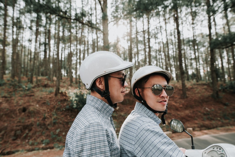 Thời gian qua, Adrian Anh Tuấn và Sơn Đoàn cũng trở thành cầu nối để mang khán giả đến với nhiều vùng đất mới.