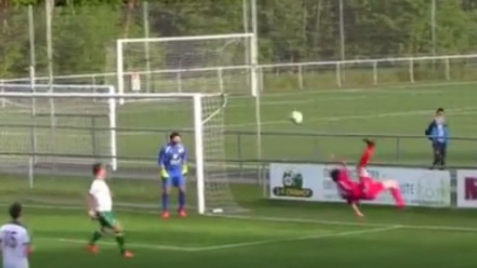 Siêu phẩm phản lưới nhà của Adrien Gulfo