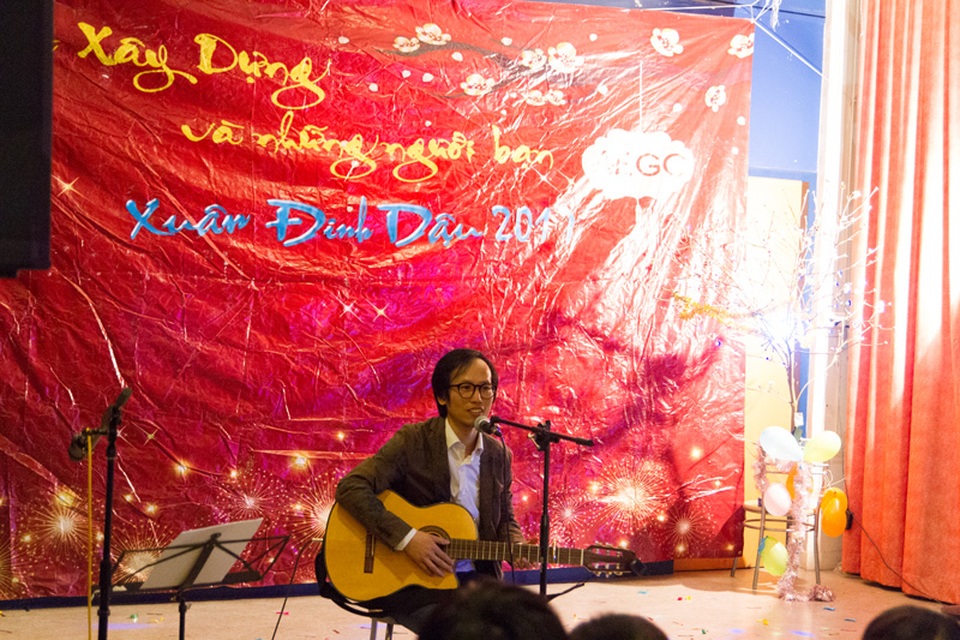 "Tết Xây Dựng 2017” chào đón năm mới của cộng đồng người Việt tại Paris - 6
Tiết mục văn nghệ của cựu sinh viên K41 Xây dựng