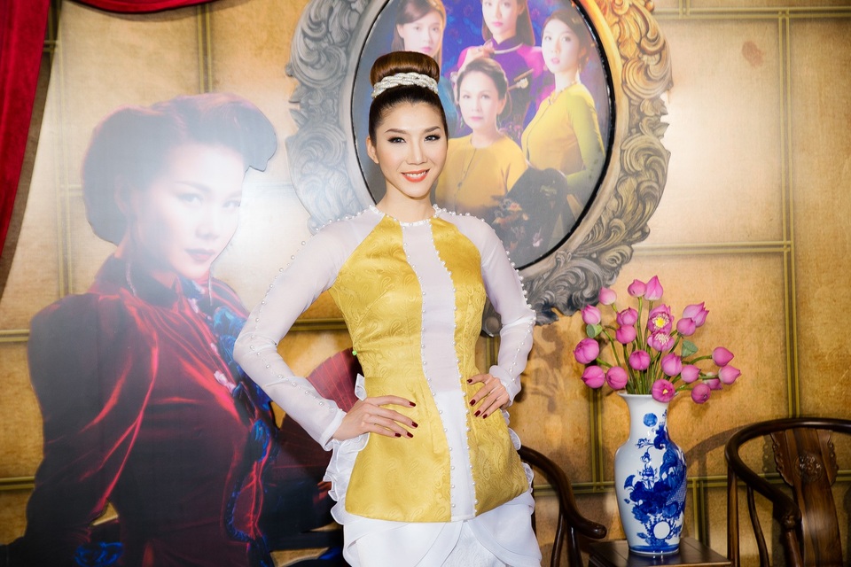 Ngọc Quyên trang điểm như “búp bê” trong ngày ra mắt phim mới - 2 Ngọc Quyên trang điểm như “búp bê” trong ngày ra mắt phim mới - 2