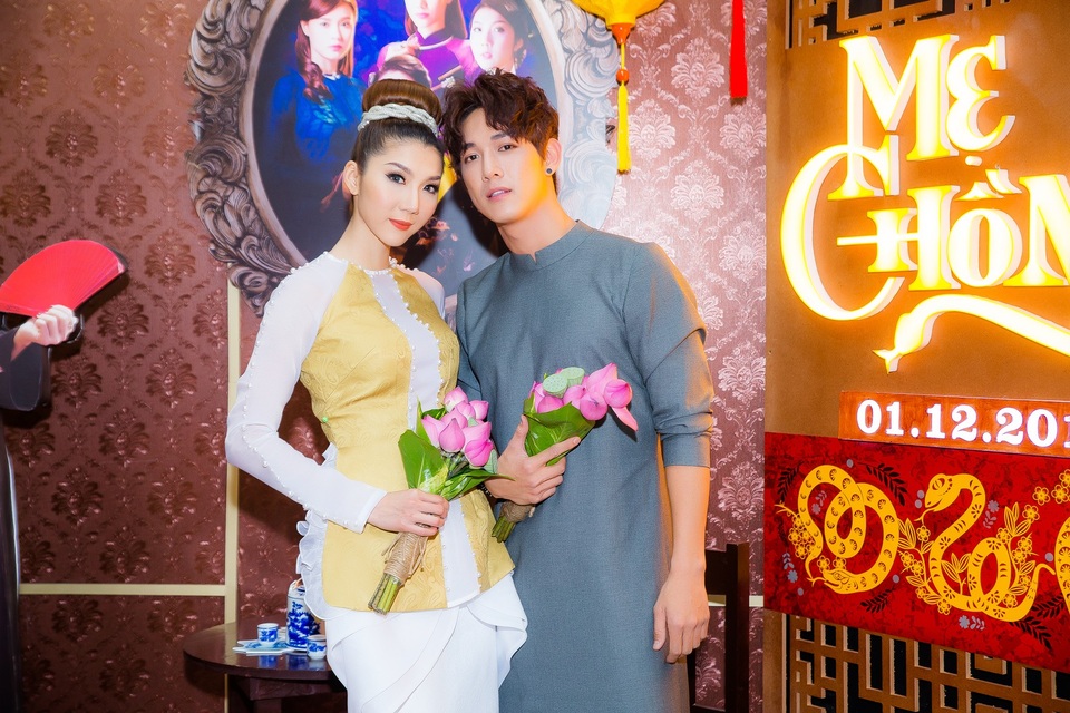 Ngọc Quyên trang điểm như “búp bê” trong ngày ra mắt phim mới - 4 Ngọc Quyên trang điểm như “búp bê” trong ngày ra mắt phim mới - 4