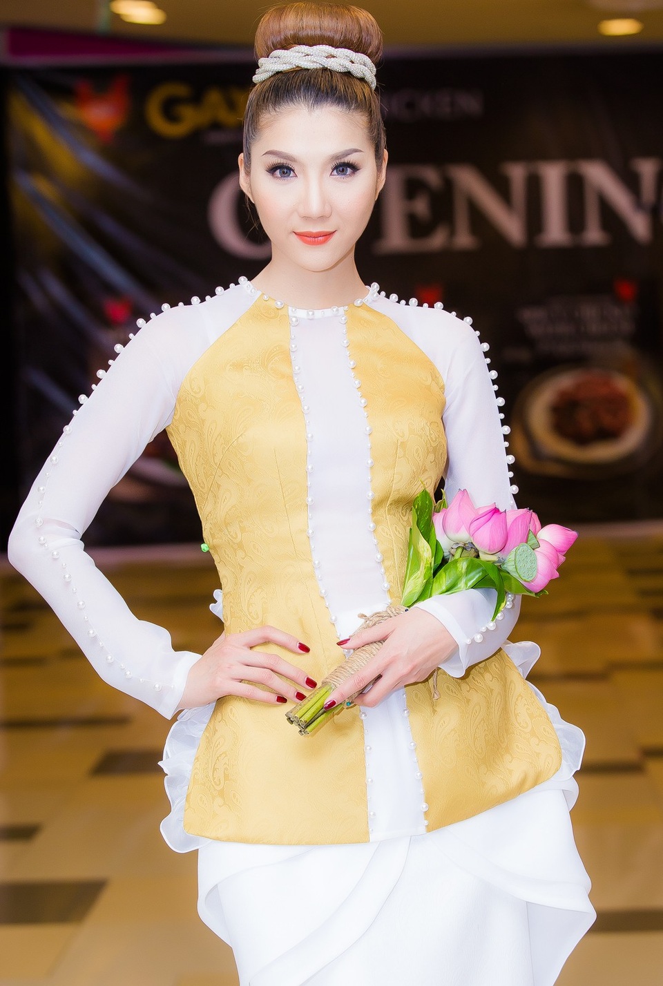 Ngọc Quyên trang điểm như “búp bê” trong ngày ra mắt phim mới - 1 Ngọc Quyên trang điểm như “búp bê” trong ngày ra mắt phim mới - 1