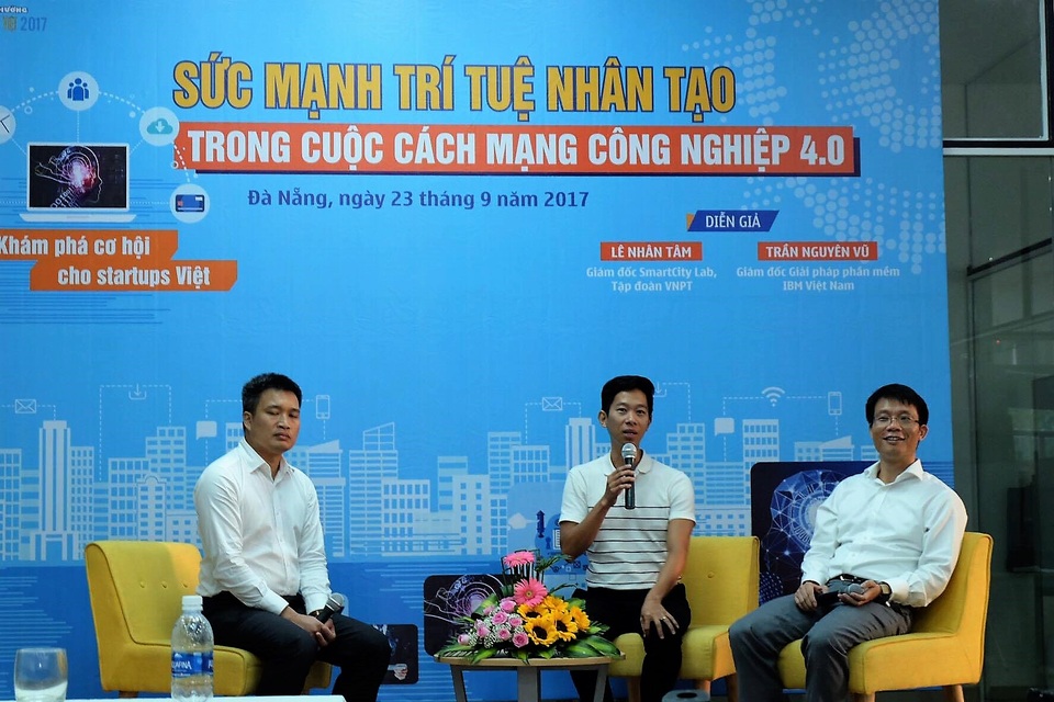 Nóng bỏng câu chuyện về cách mạng công nghiệp 4.0 - 1
Các diễn giả thảo luận về cách mạng công nghiệp 4.0