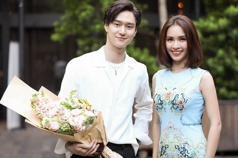 Giọng ca “hoa vàng, cỏ xanh” xinh đẹp bên Kang Tae Oh, sao “Reply 1988” - 5 Cô trò chuyện nhiều cùng nam diễn viên bộ phim “Reply 1988”.