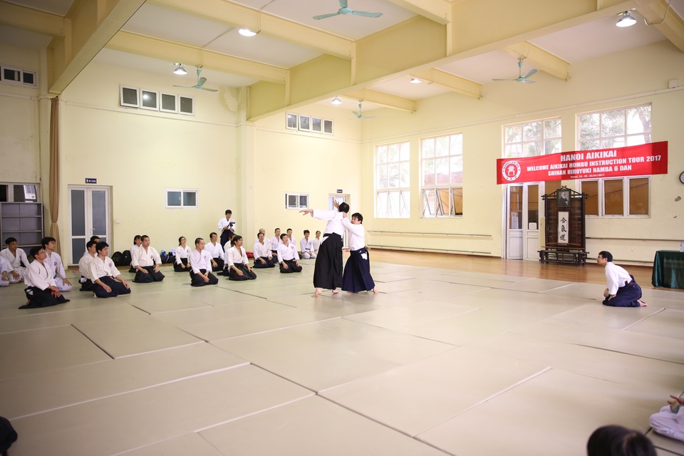 Võ sư 6 đẳng Aikido danh tiếng thế giới tập huấn tại Việt Nam - 6
Tập Aikido đòi hỏi võ sinh phải kiên trì, bền bỉ và không được nóng vội.