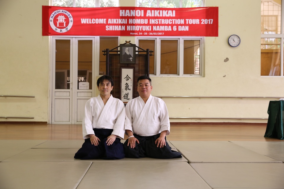 Võ sư 6 đẳng Aikido danh tiếng thế giới tập huấn tại Việt Nam - 7
Võ sư Hiroyoki Namba (trái) và võ sư Bùi Hoàng Lân